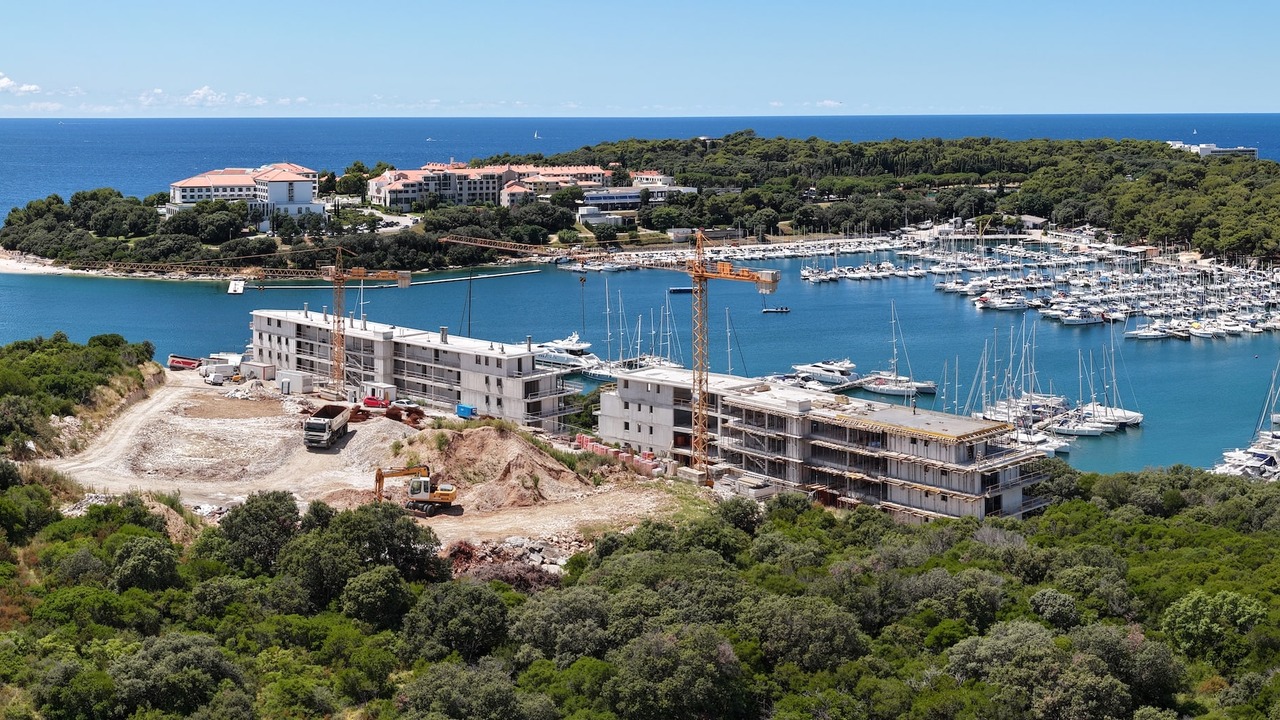 Marina Sky, Pula Marina Sky, Pula