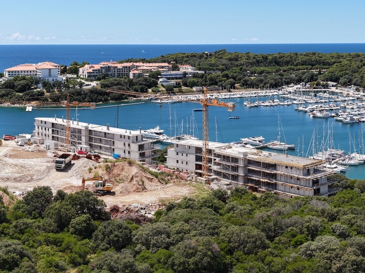 Marina Sky, Pula